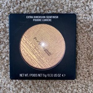 Brand New MAC Cosmetics Highlighter